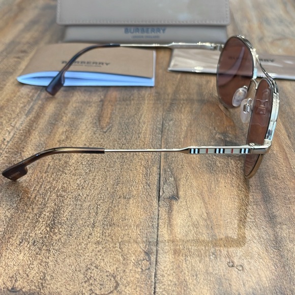 BURBERRY BROWN MIRROR & ROSE GOLD AVIATOR SUNGLASSES - Picture 3 of 5